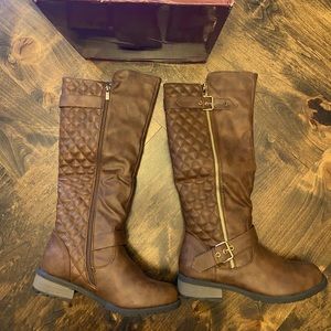 Forever Women’s Mango21 Quilted Zipper Accent Boot